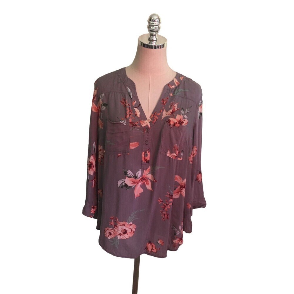 Torrid Top Women's Size 0 Gray Floral 3/4 Sleeve Henley Collar